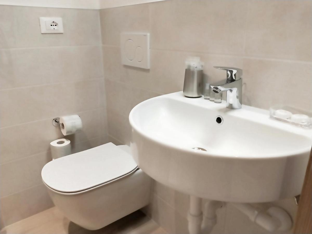 Via Poma Rooms Verona Bagian luar foto
