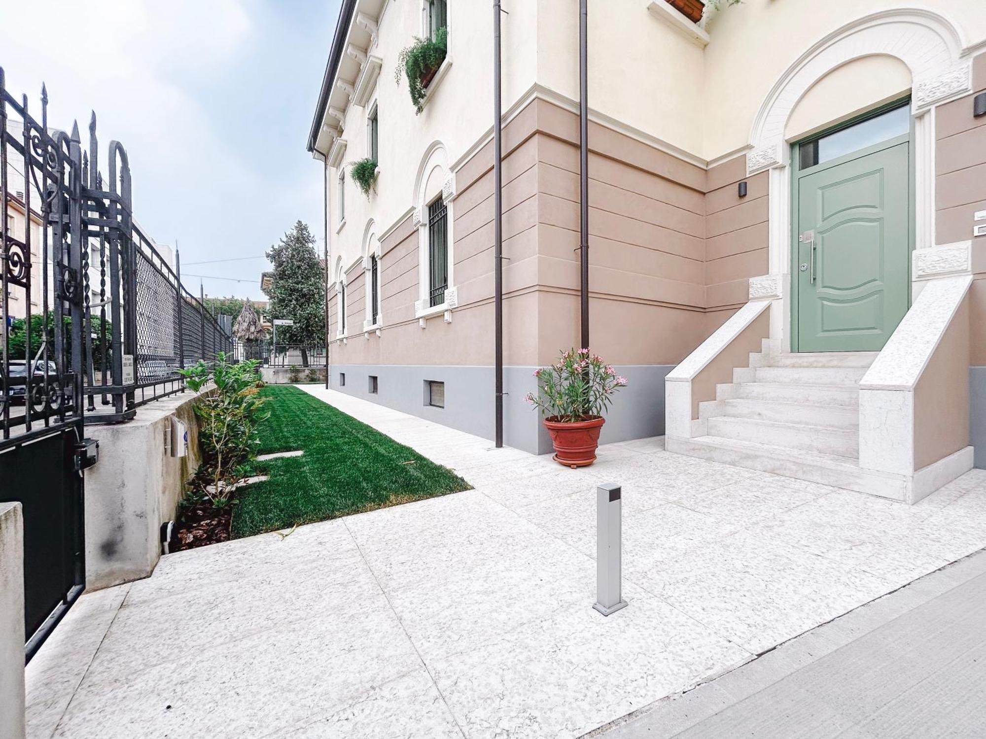 Via Poma Rooms Verona Bagian luar foto