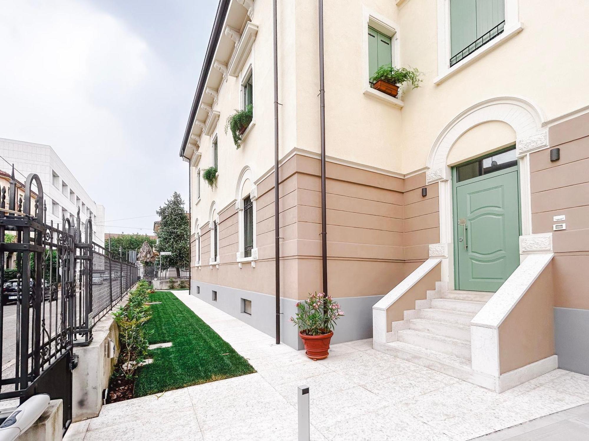 Via Poma Rooms Verona Bagian luar foto