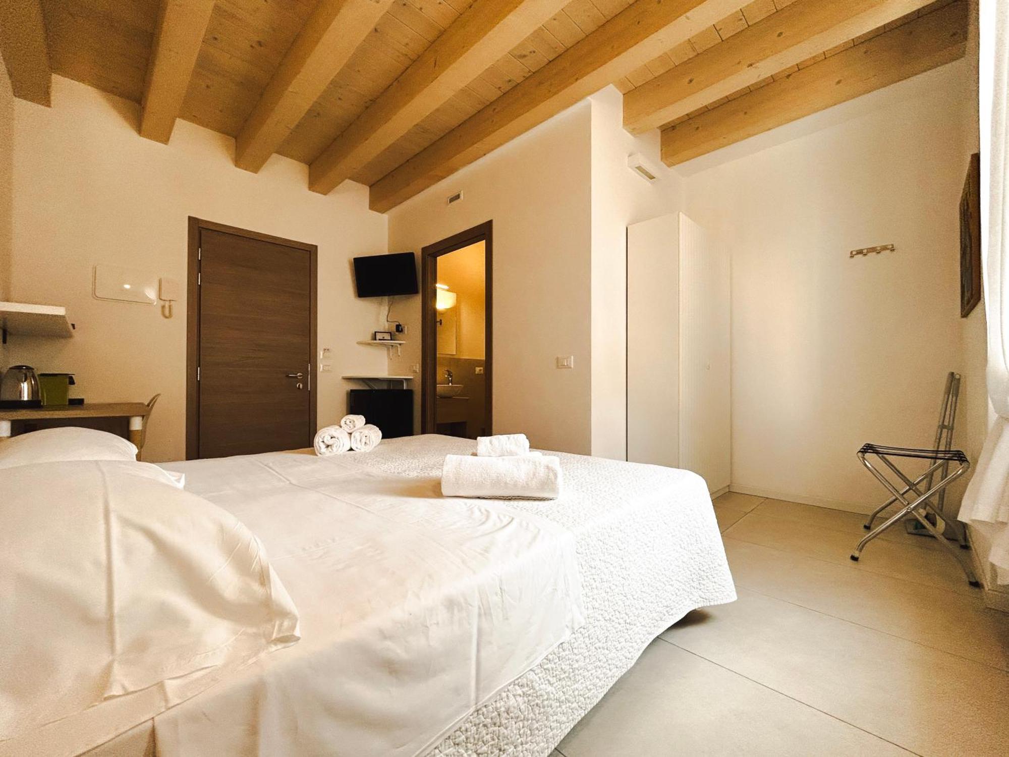 Via Poma Rooms Verona Bagian luar foto