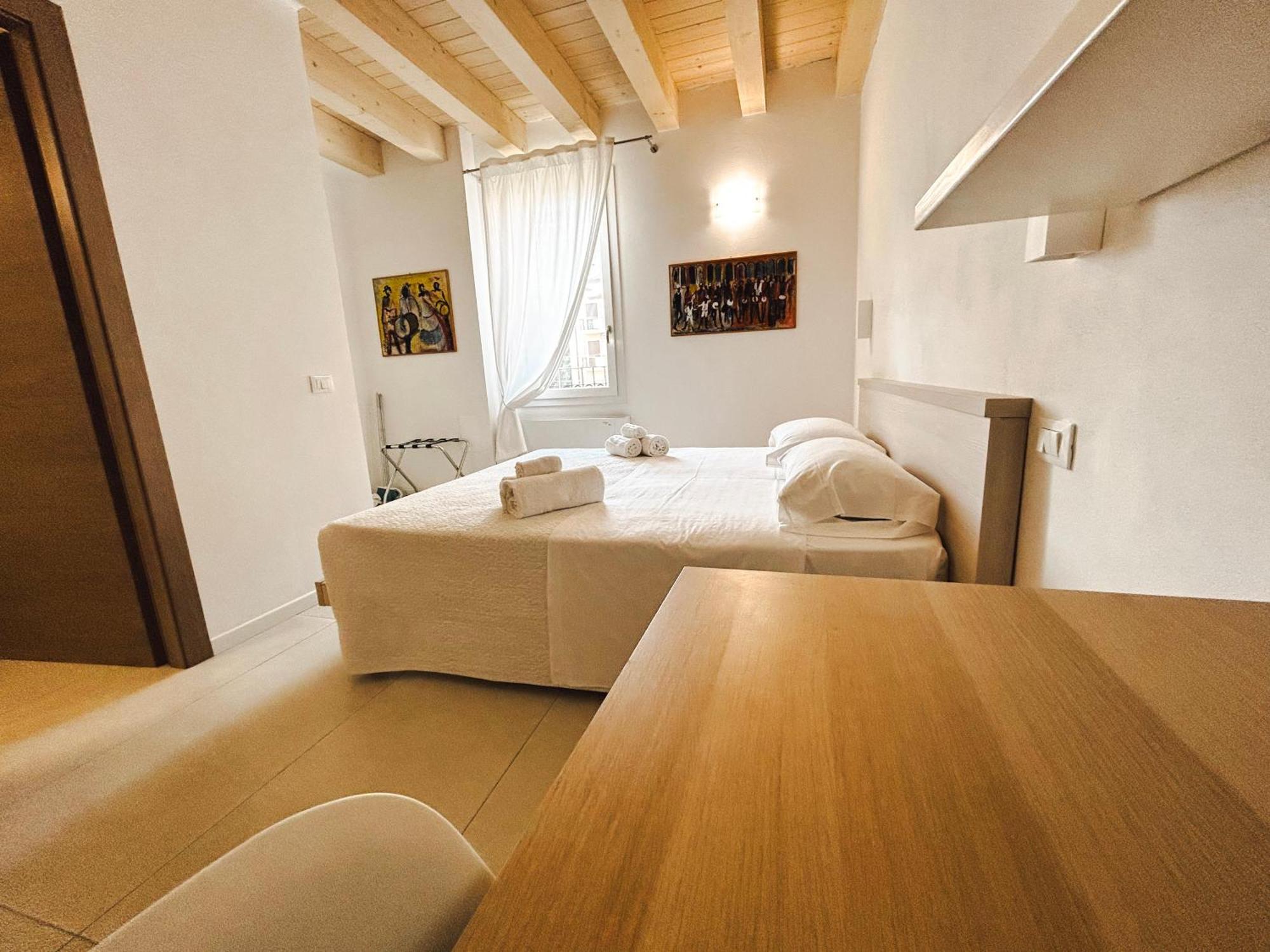 Via Poma Rooms Verona Bagian luar foto